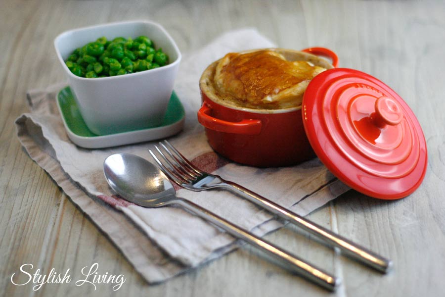 Hühnchen-Lauch-Pie mit Buttererbsen mit Minze nach einem Rezept nach ...