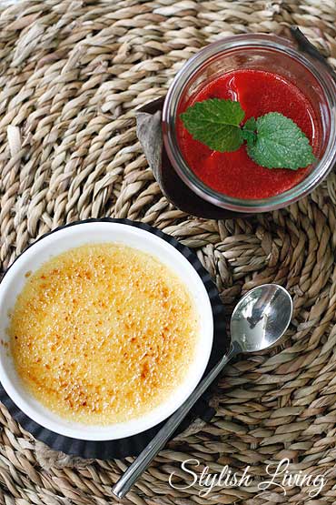 Crème brûlée nach Johann Lafer mit marinierten Erdbeeren - Stylish Living