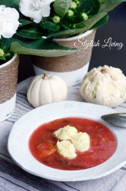 Pflaumensuppe mit Grießklößchen