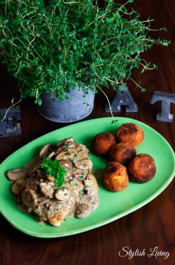 Jägerschnitzel mit Kartoffelbällchen