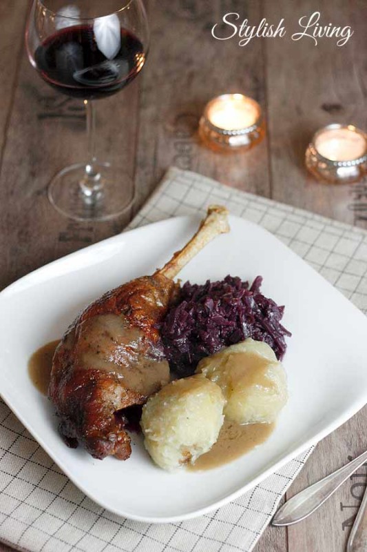 Gänsebraten mit Apfel-Rotkohl und Thüringer Klößen - Stylish Living