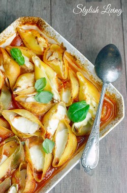 Pasta mit Schmortomaten und Ricotta