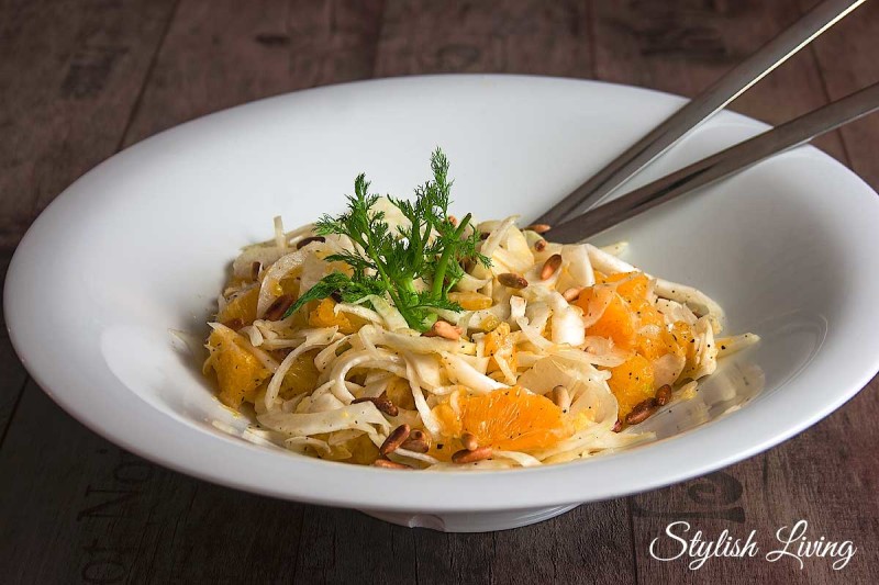 Fenchel-Orangen-Salat mit gerösteten Pinienkernen - Stylish Living