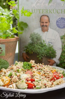 Tabouleh mit Feta und Pinienkernen