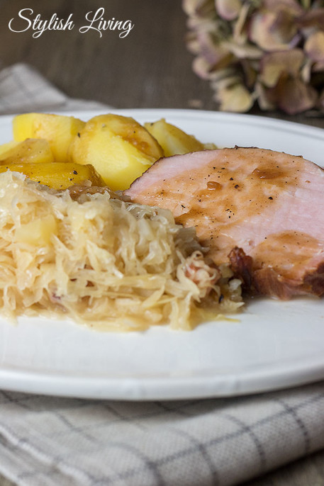 Kasselerbraten mit Sauerkraut und Kartoffeln - Stylish Living