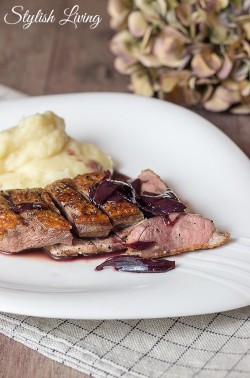 Entenbrustfilet mit Crème de Cassis Sauce und Kartoffel-Sellerie-Püree