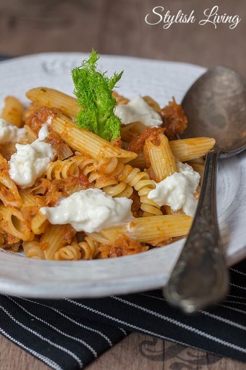 Pasta mit Fenchel-Tomaten-Gemüse und Büffelmozzarella - Stylish Living