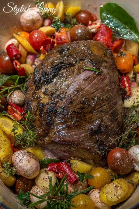 Rinderbraten in Rotweinsauce mit Gemüse und Rosmarin - Stylish Living