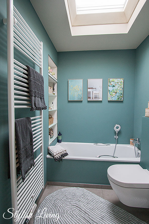 Kleines Bad in Farbe mit Wandleuchte Lena von click-licht.de [Werbung