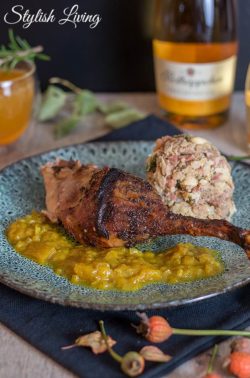 Gänsebraten mit Knödelfüllung und Mangosauce