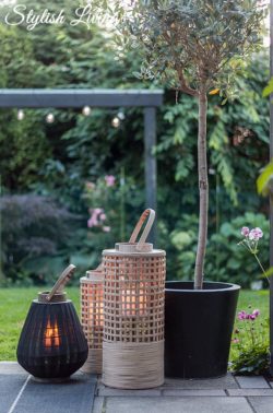 Gartenimpressionen mit Windlichtern