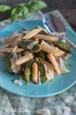 Bärlauchgnocchi mit gebratenem Spargel