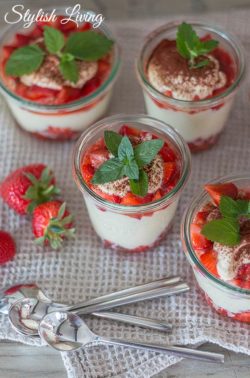 Mascarponecreme mit Erdbeeren - Crema di fragola