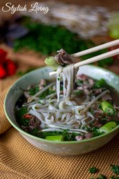 vietnamesische Nudelsuppe "Pho" aus dem Kochbuch Vietnam