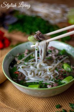 vietnamesische Nudelsuppe "Pho" aus dem Kochbuch Vietnam