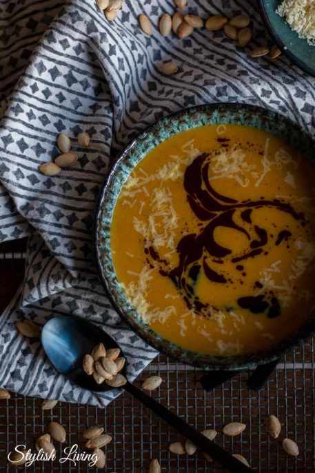 Crème brûlée nach Johann Lafer mit marinierten Erdbeeren - Stylish Living